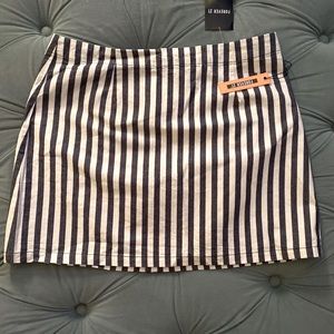 Forever 21 navy/white short skirt - NWT